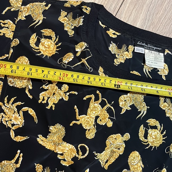 Salvatore Ferragamo silk t-shirt with black zodiac signs - Picture 5 of 8